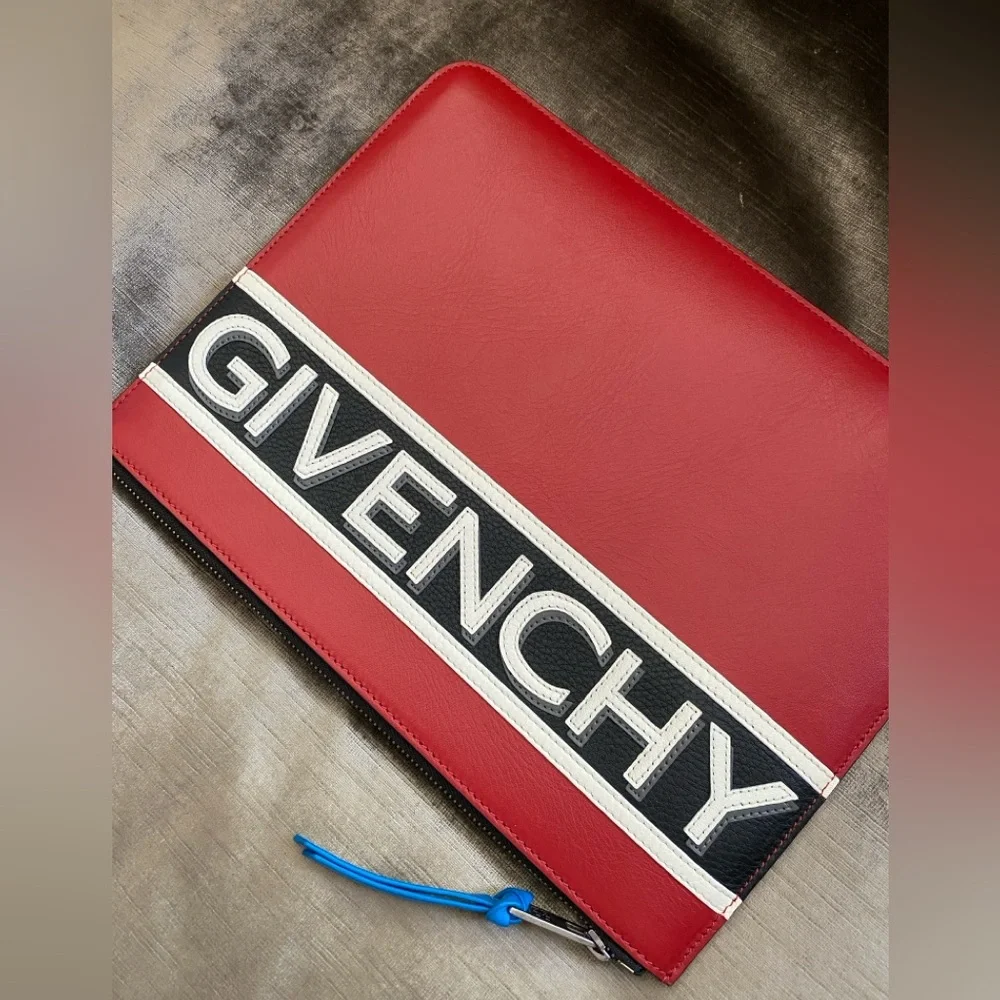 ✨BRAND NEW ✨💯% AUTHENTIC CIVENCHY LEATHER CLUTCH UNISEX